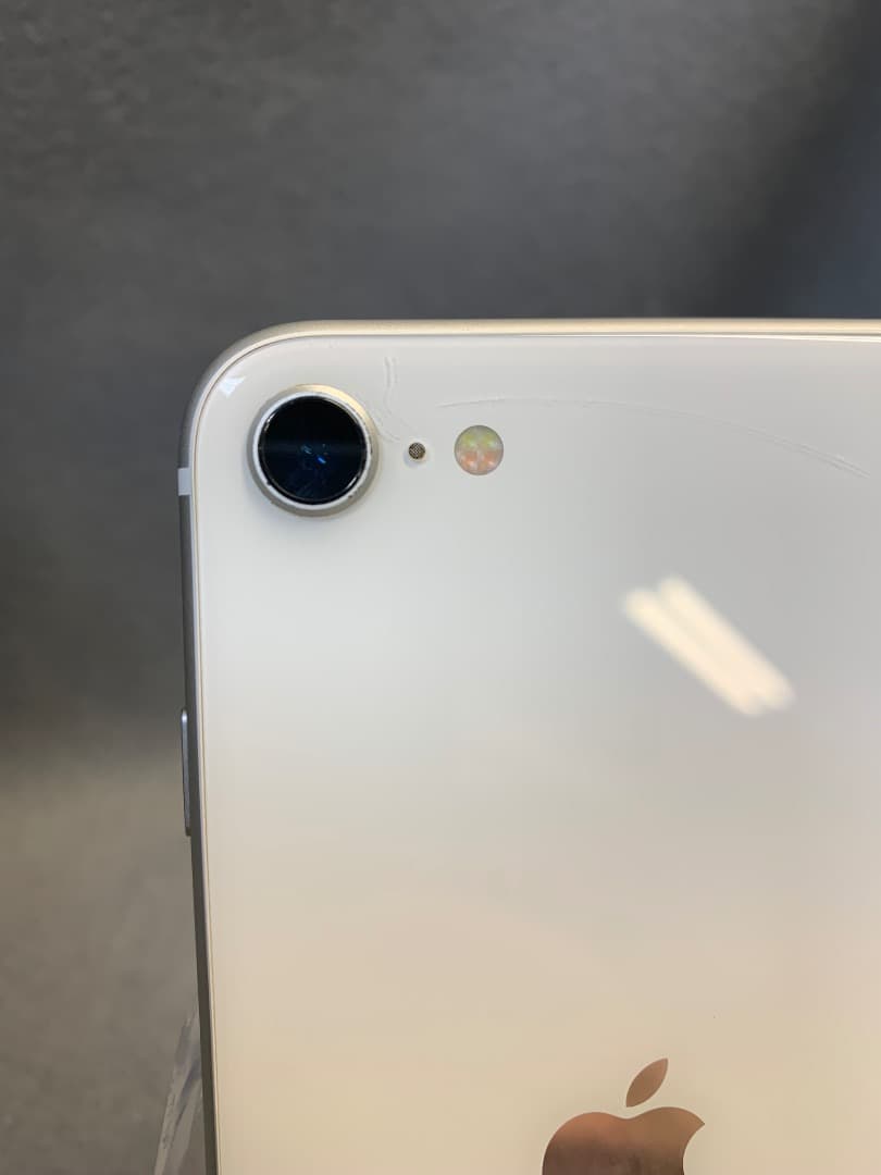 中古品　国内版　SIMフリー　iPhoneSE 第2世代　 64GB ホワイト色