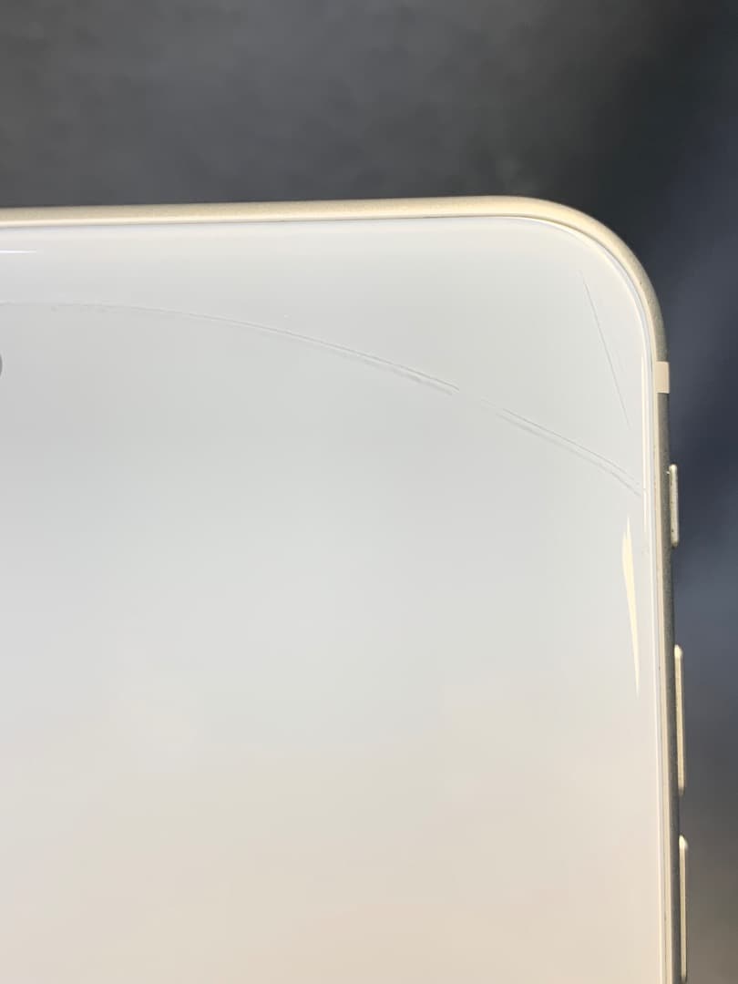 中古品　国内版　SIMフリー　iPhoneSE 第2世代　 64GB ホワイト色