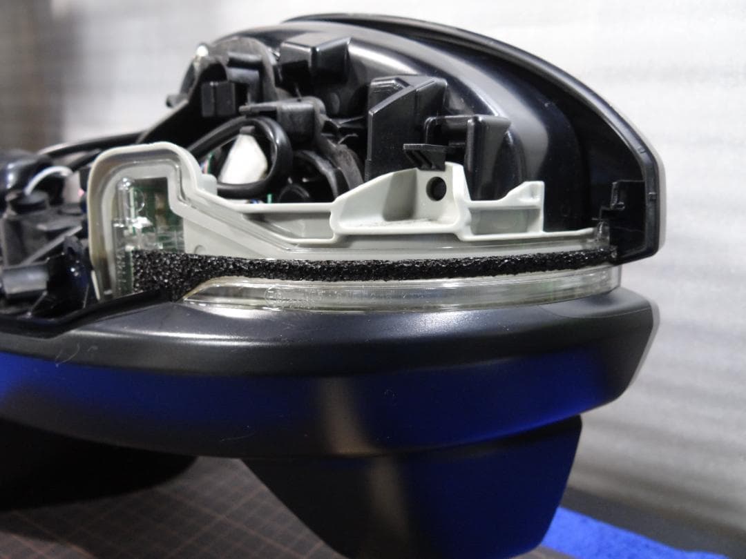 ホンダ　ヴェゼル　中古サイドミラー左