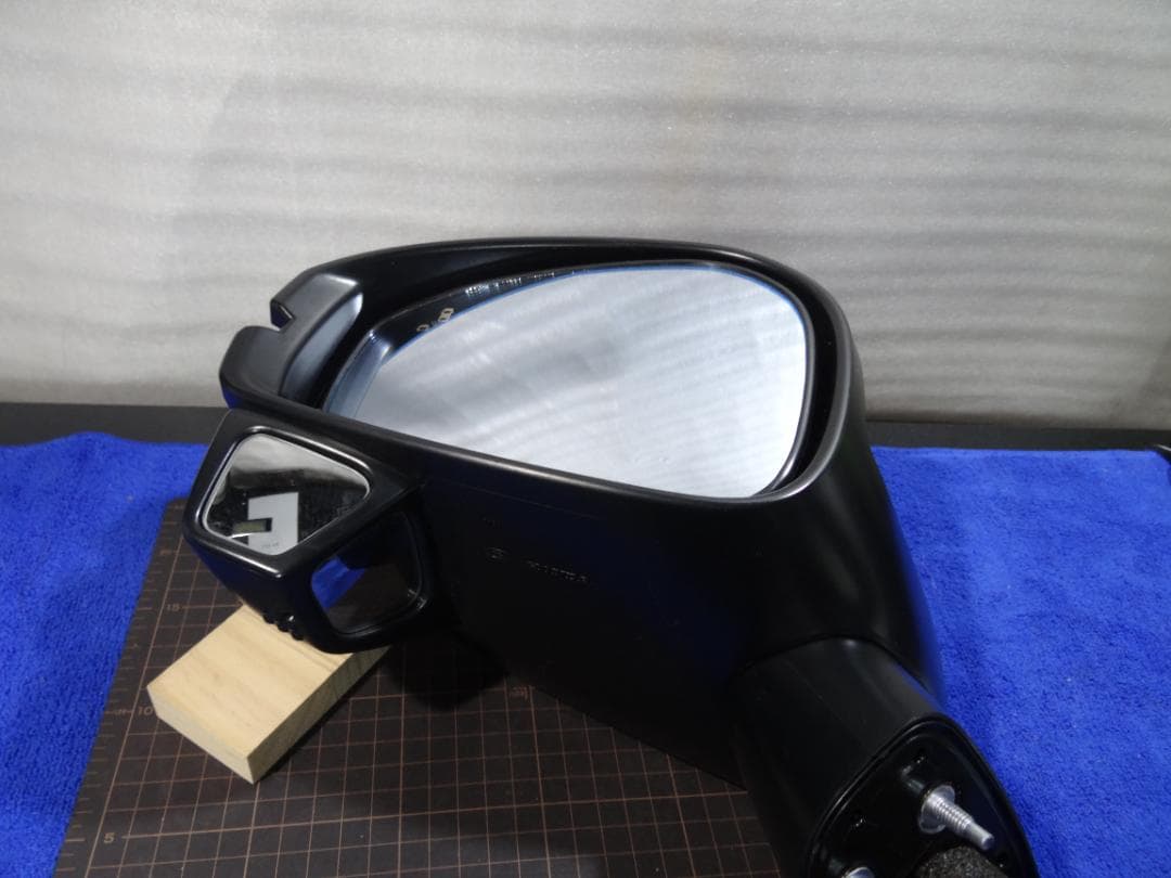 ホンダ　ヴェゼル　中古サイドミラー左