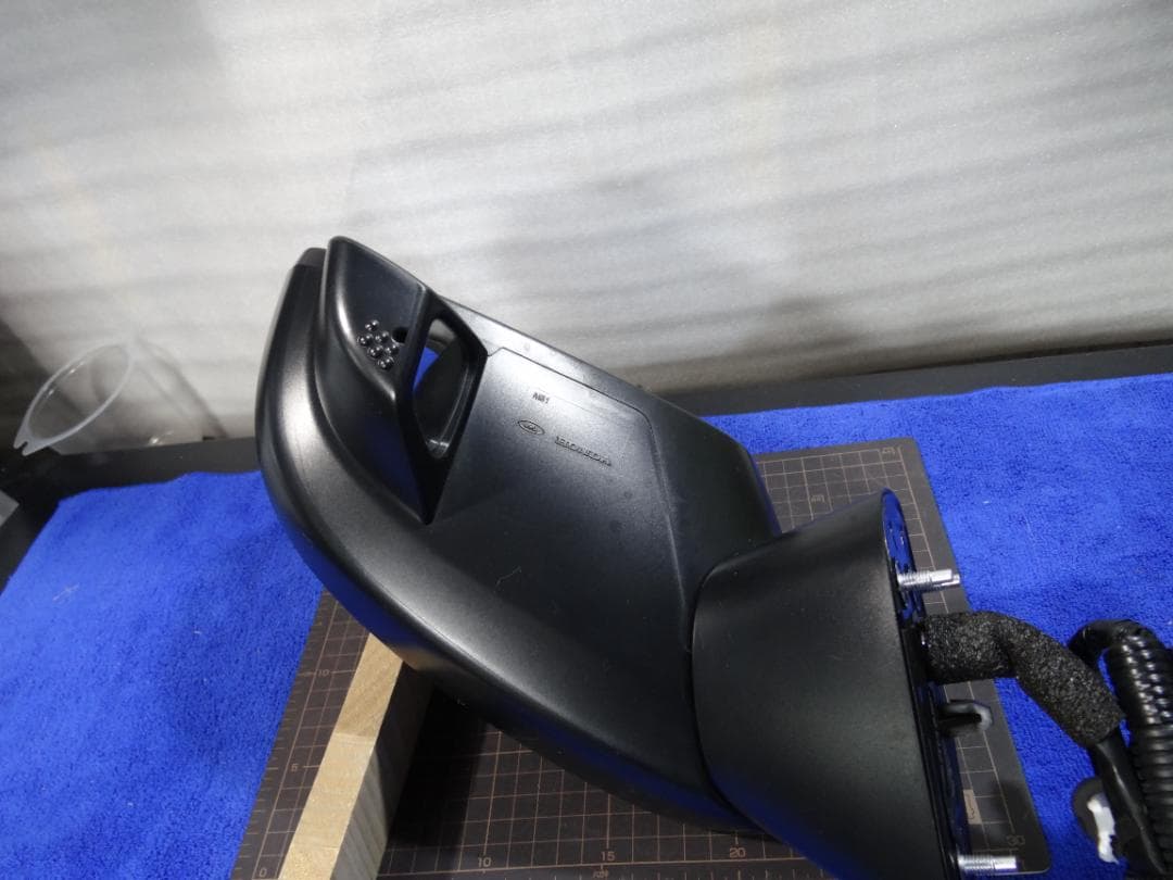 ホンダ　ヴェゼル　中古サイドミラー左