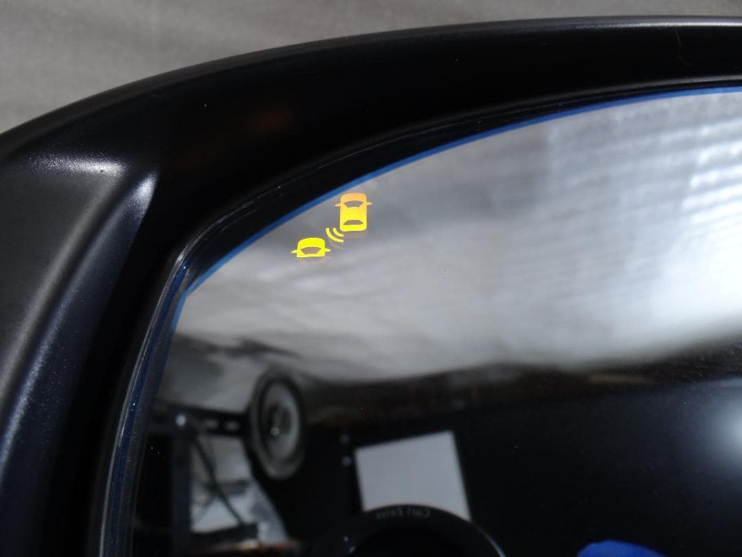 ホンダ　ヴェゼル　中古サイドミラー左