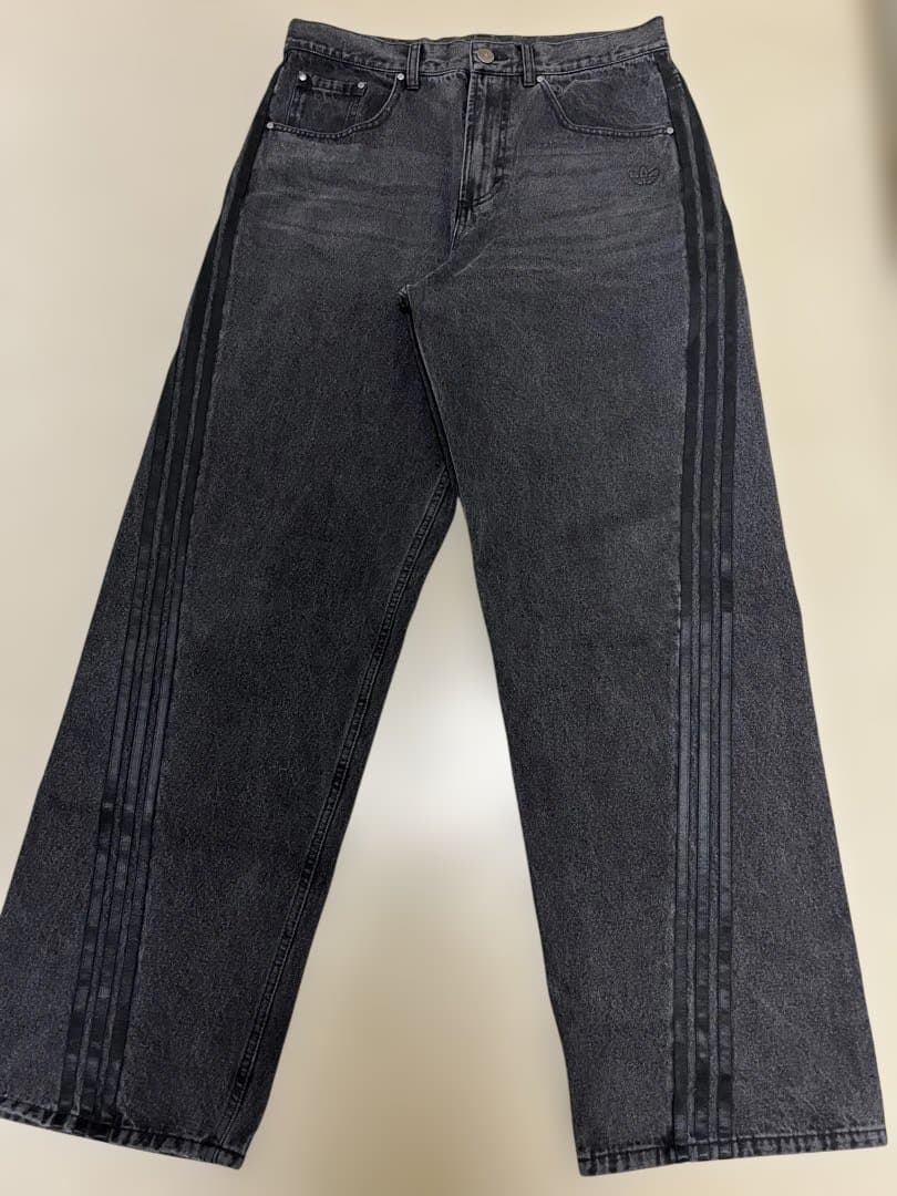 adidas ワイドデニムパンツ