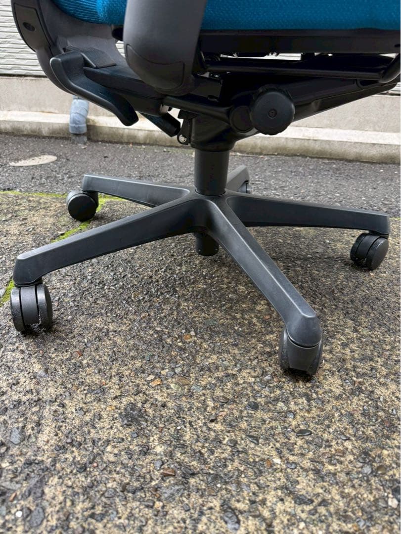 【美品】オカムラESCUDO(エスクード) 　オフィスチェア　事務イス