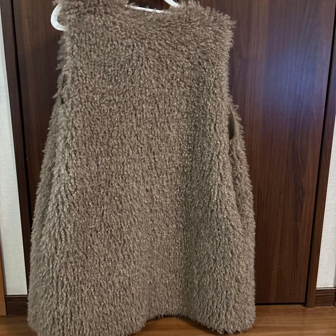 MICA&DEAL マイカアンドディール　Vネック　ファーベスト　超美品