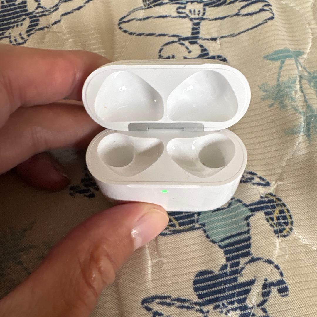 AirPods本体 ホワイト 充電ケース付き