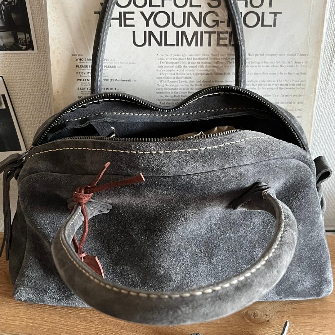 グレー スエード ボストンバッグ　kudu革ボストンバッグ　シンプル　秋冬バッグ