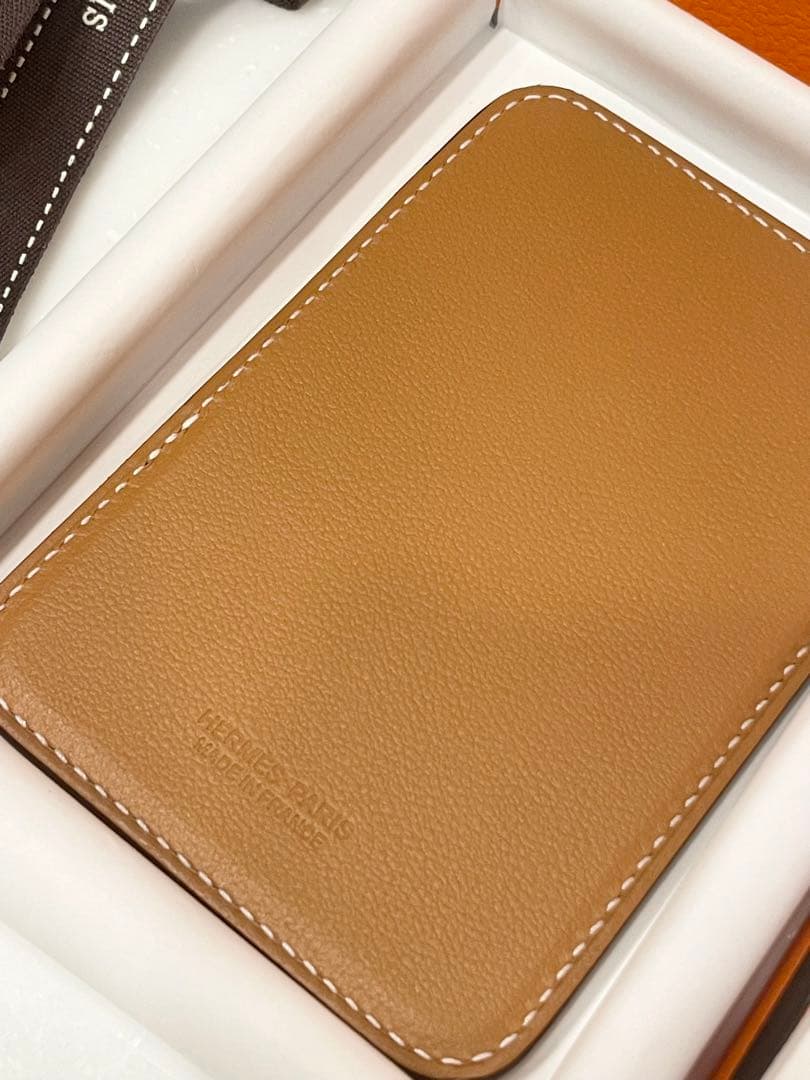 新品未使用　HERMES 携帯　カードケースiPhone MagSafe 馬