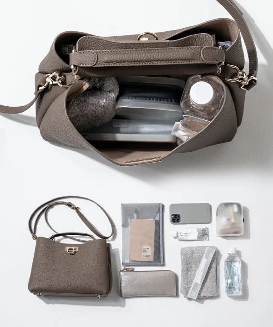 HAYNI ヘイニ　斜めがけ 黒 レザー ハンドバッグ　セレモニーバッグ