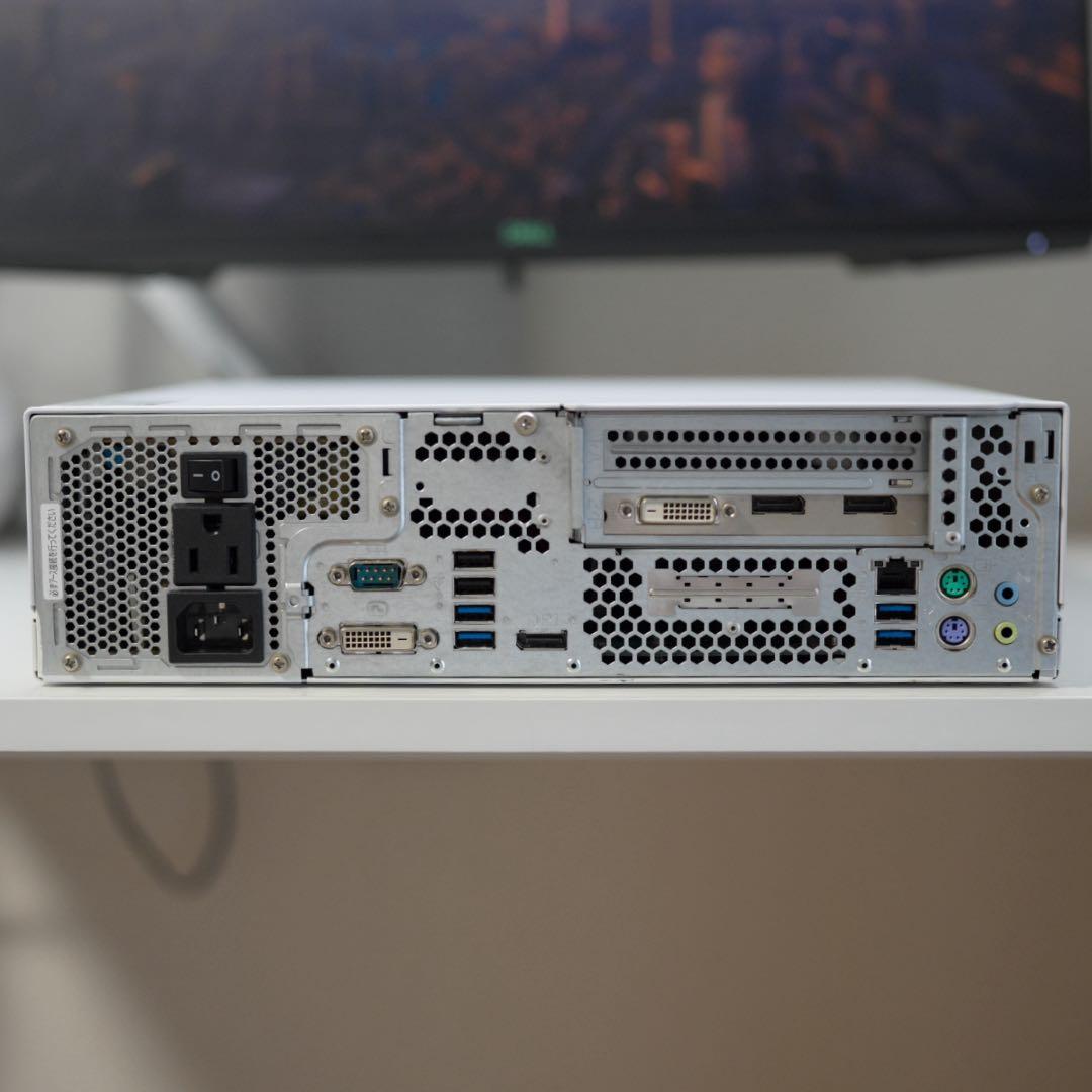 Fujitsu ESPRIMO D586 デスクトップPC