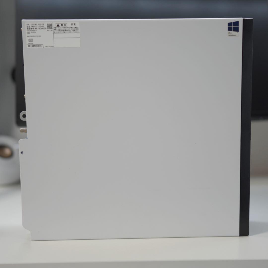 Fujitsu ESPRIMO D586 デスクトップPC