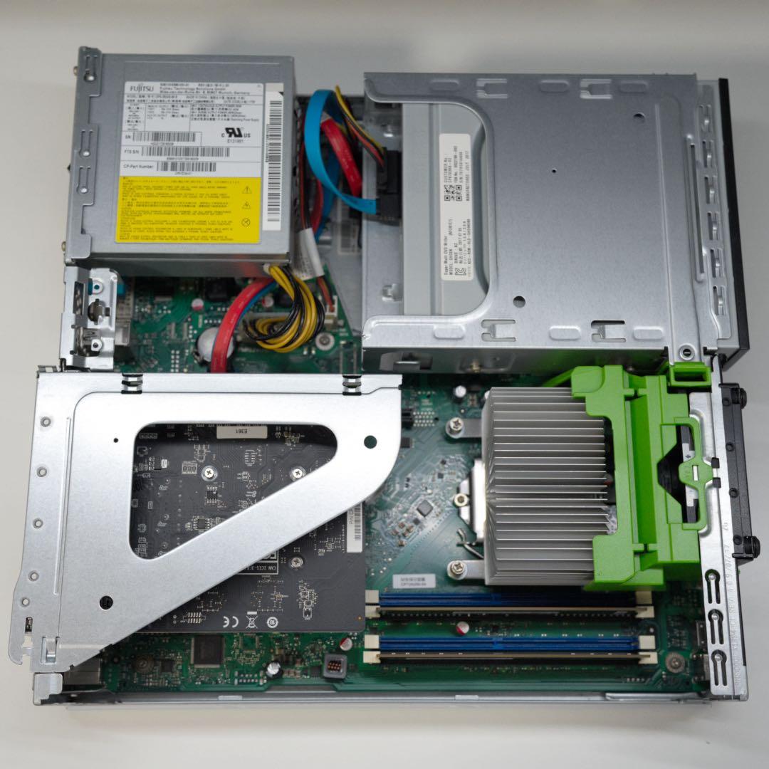 Fujitsu ESPRIMO D586 デスクトップPC