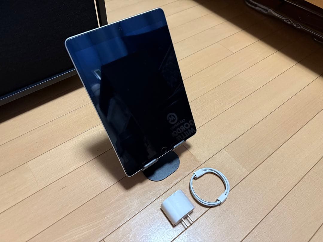 Ｓ*☆様 ⭐️美品 iPad 第9世代 64GB シルバー※修理歴あり＋スタンド