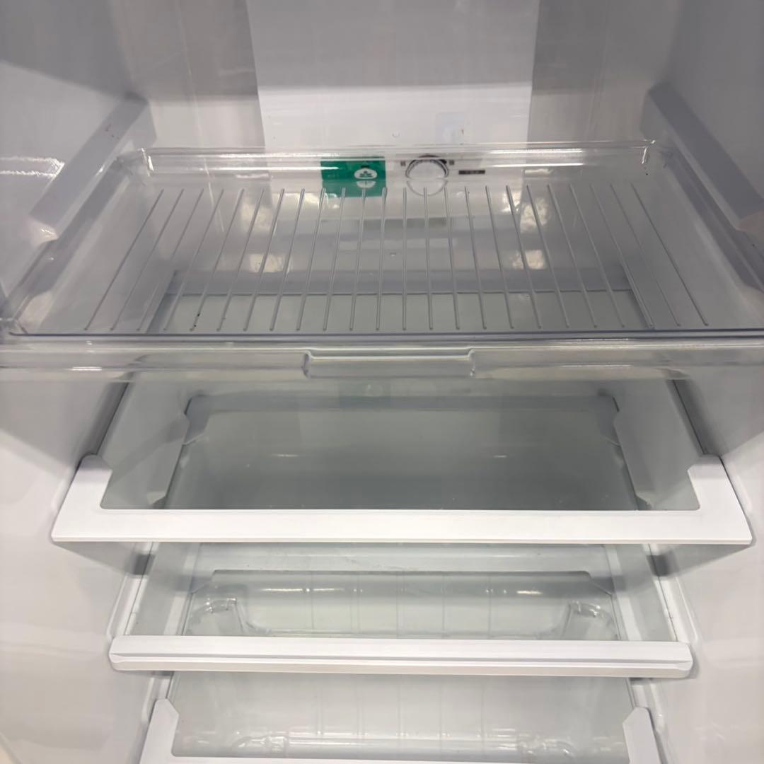 683 SHARP中型　冷蔵庫　小型　200L強　小型　一人暮らし　右開き