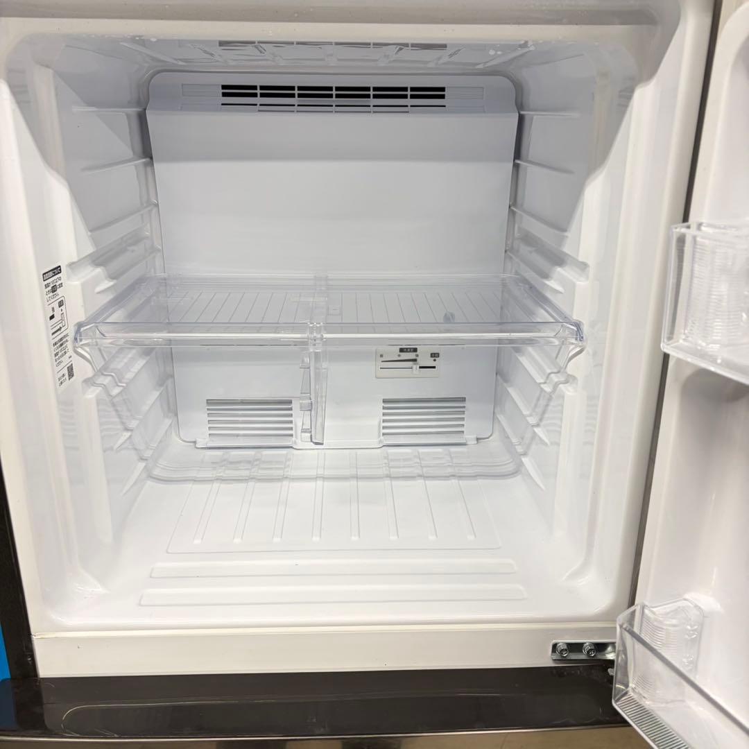 683 SHARP中型　冷蔵庫　小型　200L強　小型　一人暮らし　右開き