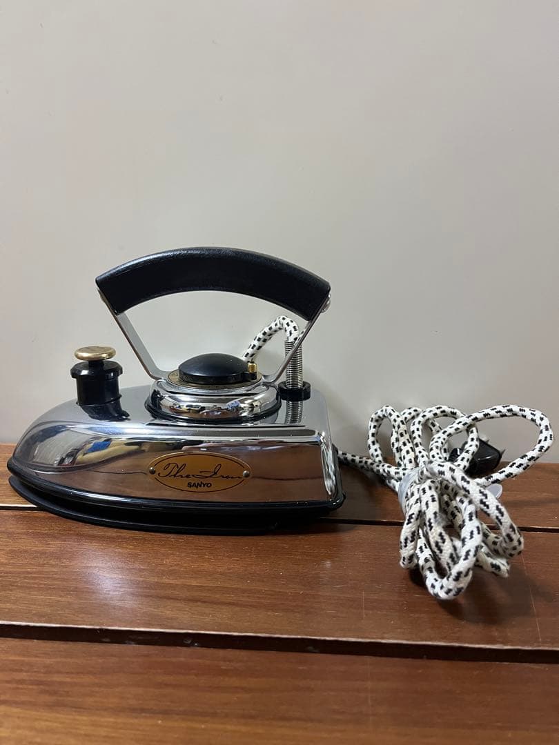 【昭和レトロ】サンヨースチームアイロンA-1R シルバー