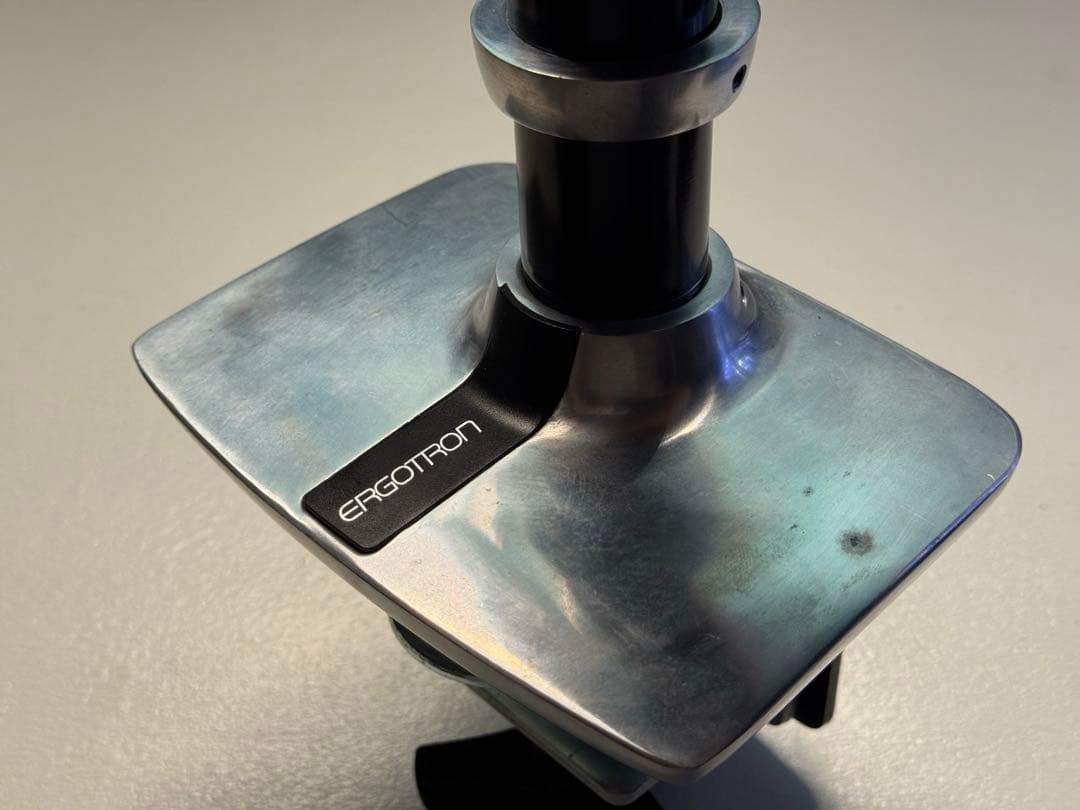 エルゴトロン LX シルバー　モニターアーム