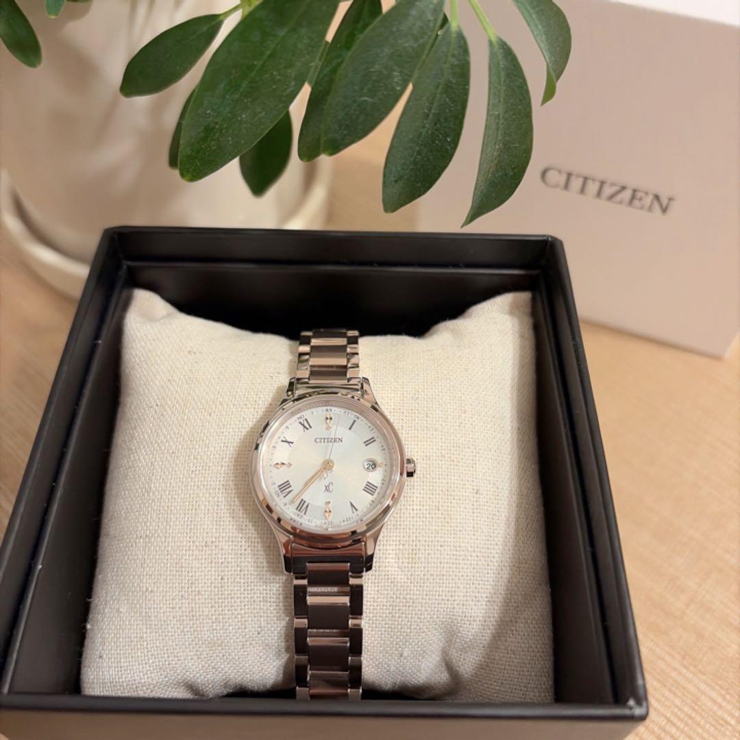 【ひぃ～こ】シチズンXC ES9497-96A