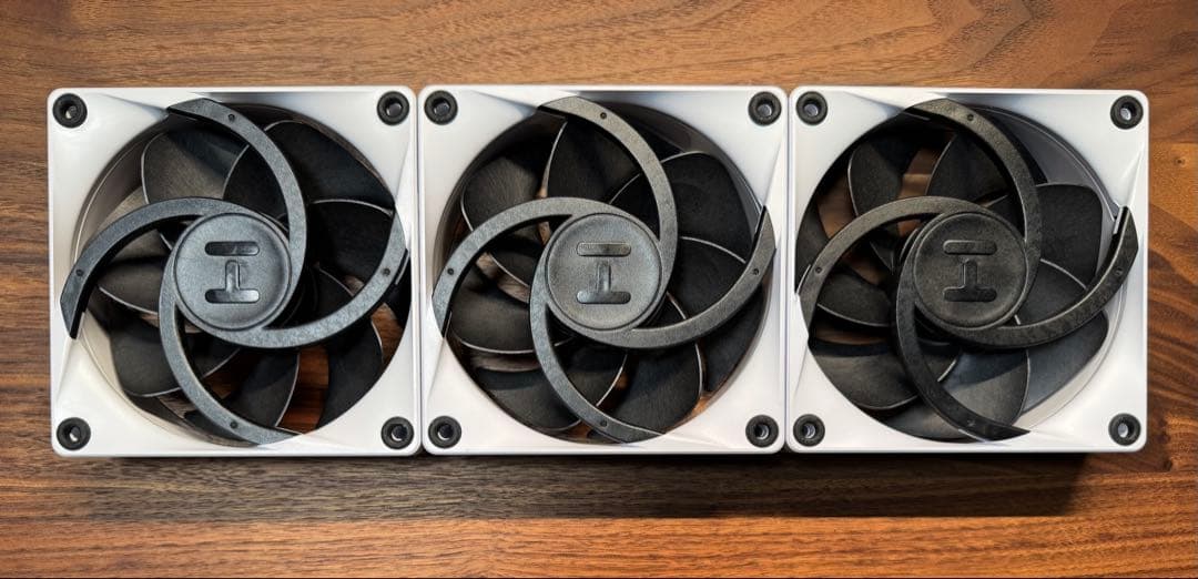 HYTE THICC FP12 x3 Nexus Portal PCケースファン