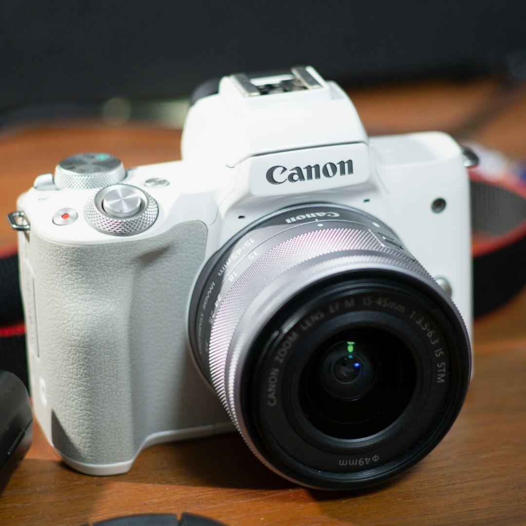 Canon EOS Kiss M ホワイト 15-45mm　レンズキット