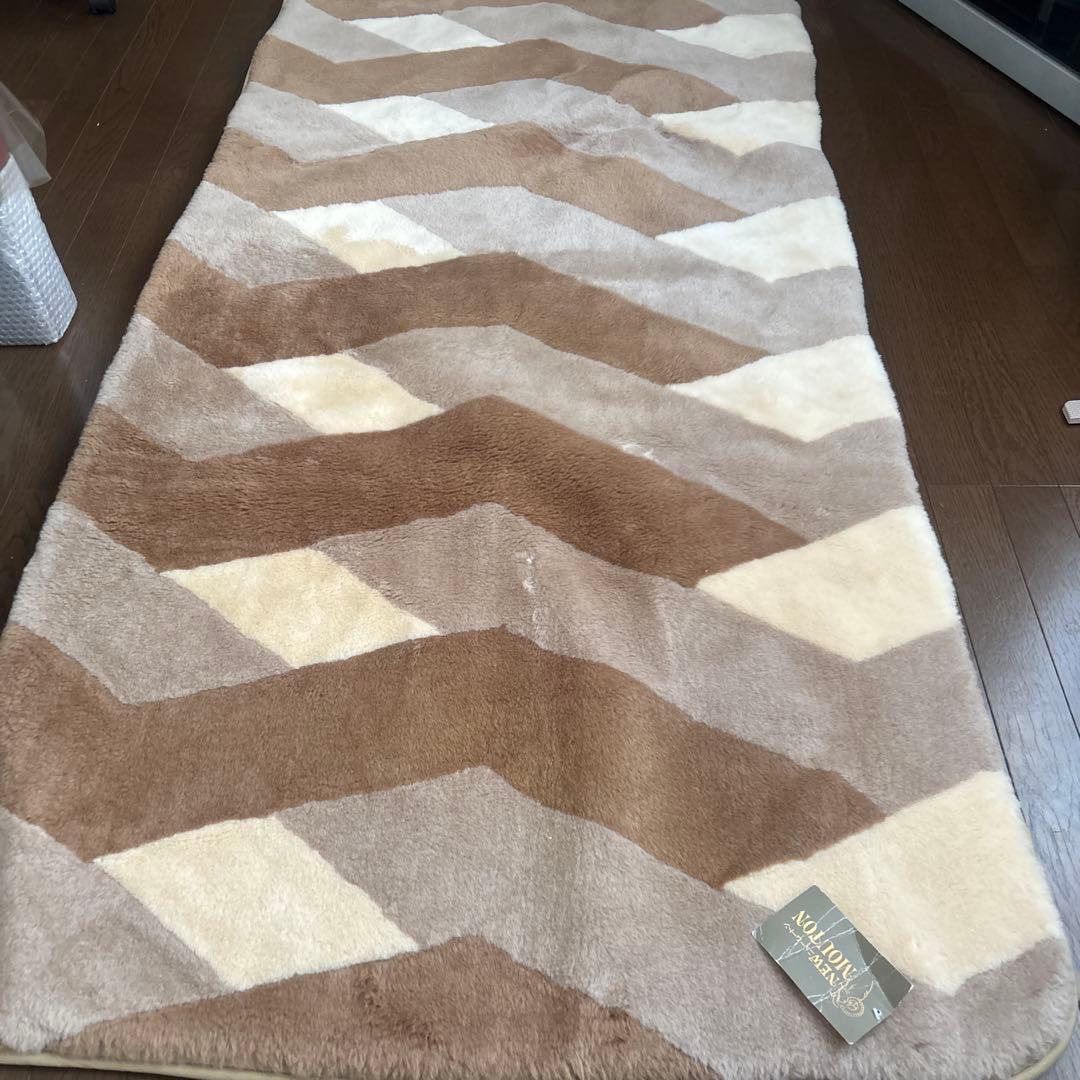 新品未使用品　ムートン羊毛100% ラグマット　敷きパッド　100×200 cm