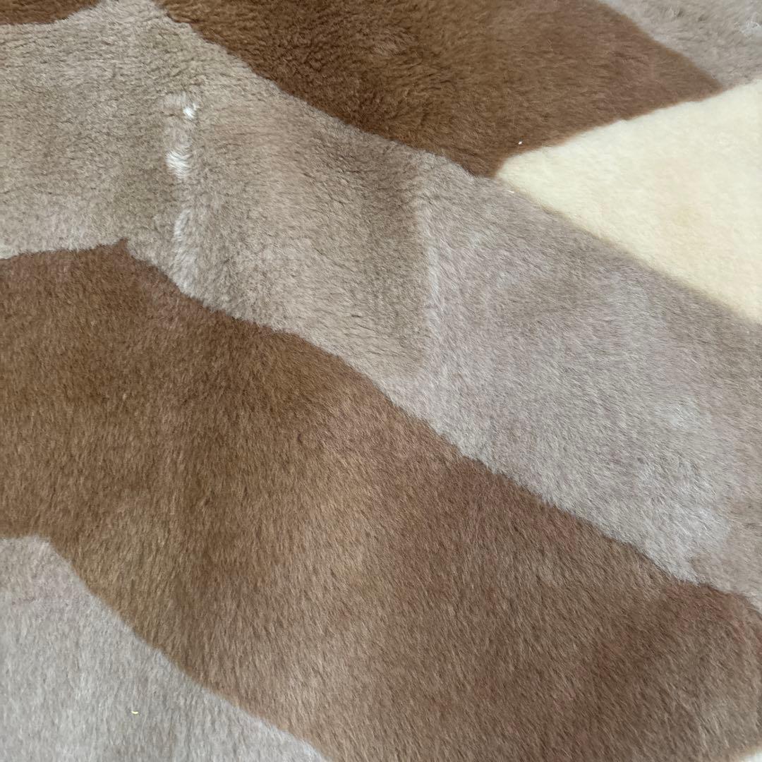 新品未使用品　ムートン羊毛100% ラグマット　敷きパッド　100×200 cm