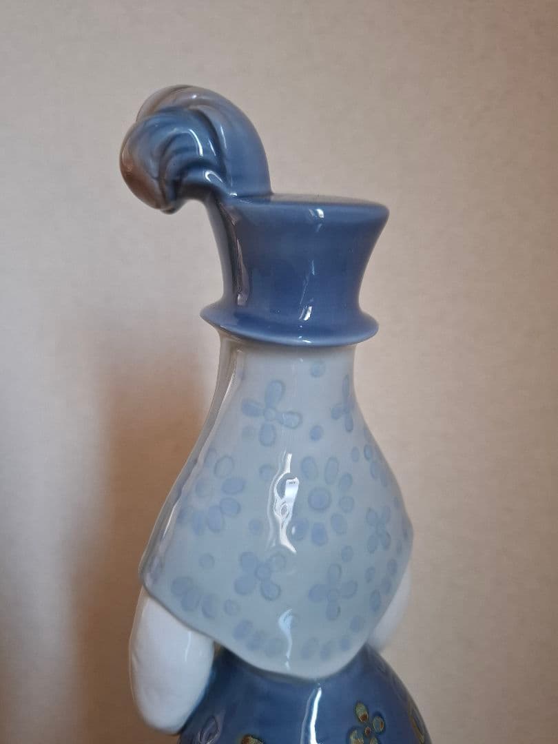 リヤドロ1157　伝統的な衣装の女性