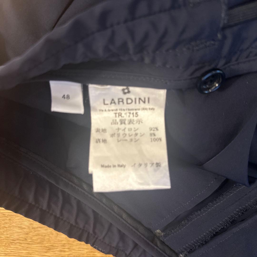 LARDINI ネイビー パッカブルセットアップ 48フラワーピン付き