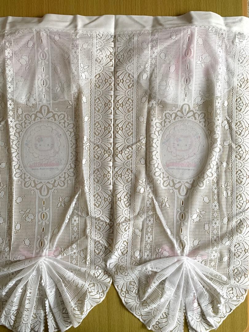 サンリオ　ハローキティ　レースのれんレトロ