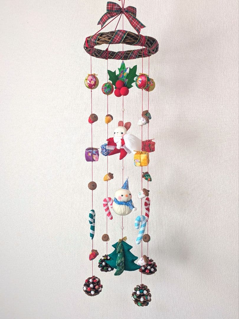 【 うさサンタのクリスマス吊るし飾り 】縮緬細工 柊 雪だるま ツリー 輪飾り