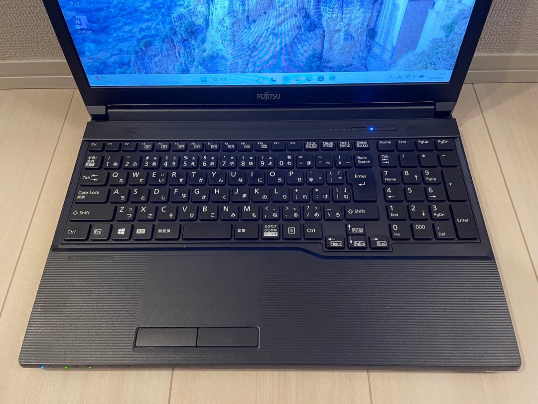 富士通 A5511/G i3 11世代256GB DVDドライブ Office