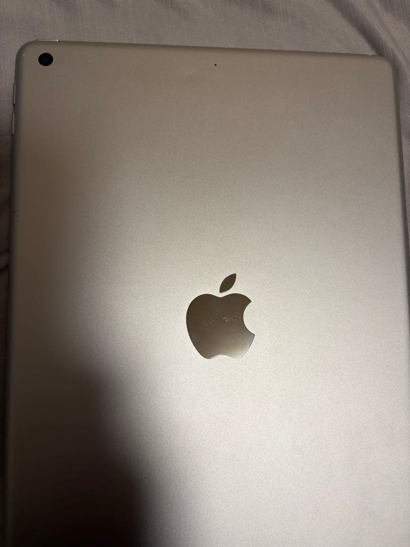 Apple iPad 第8世代　Wi-Fi シルバー 本体