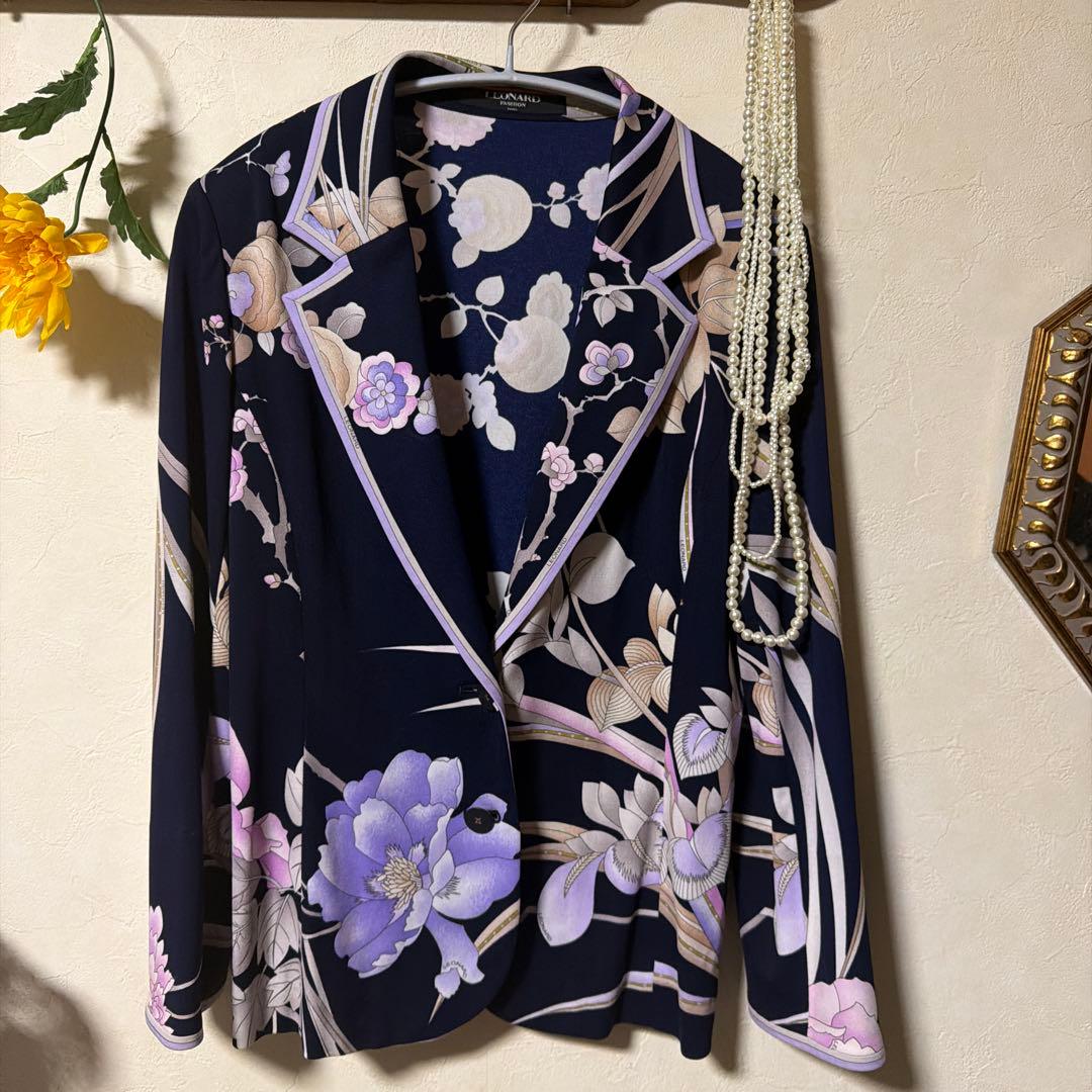 レオナール　素敵なジャケット　ネイビーにフラワープリント　記名あり　あちゃー