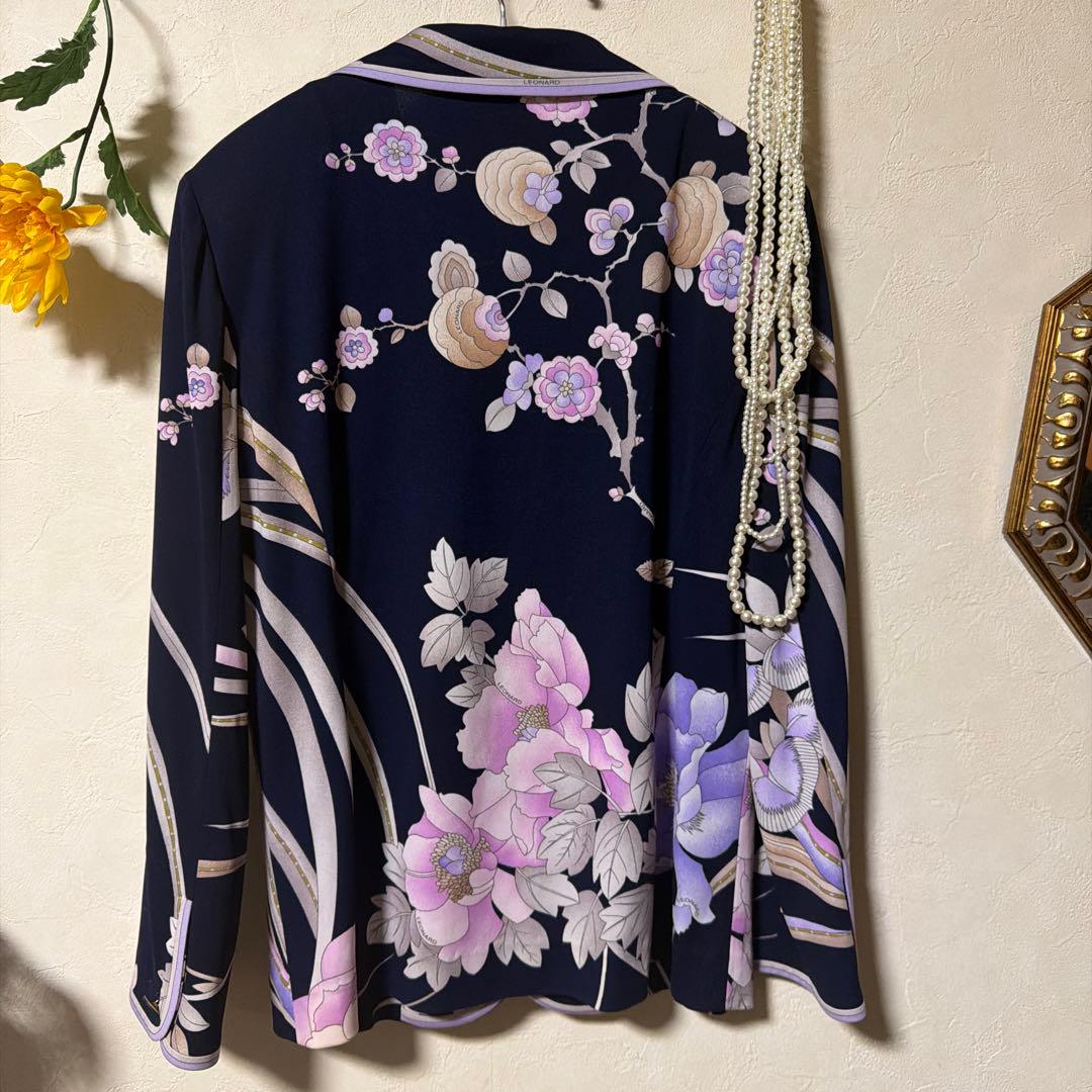 レオナール　素敵なジャケット　ネイビーにフラワープリント　記名あり　あちゃー