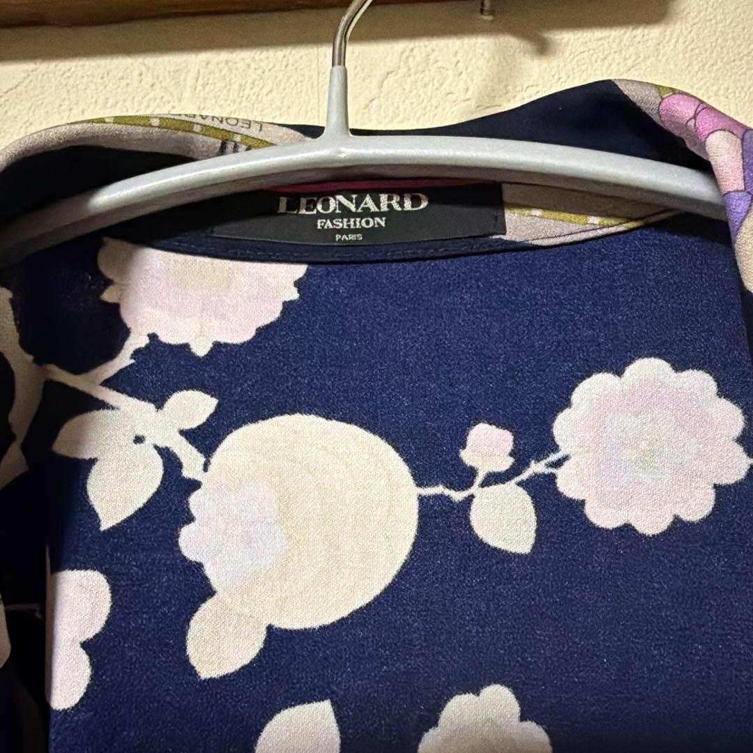 レオナール　素敵なジャケット　ネイビーにフラワープリント　記名あり　あちゃー