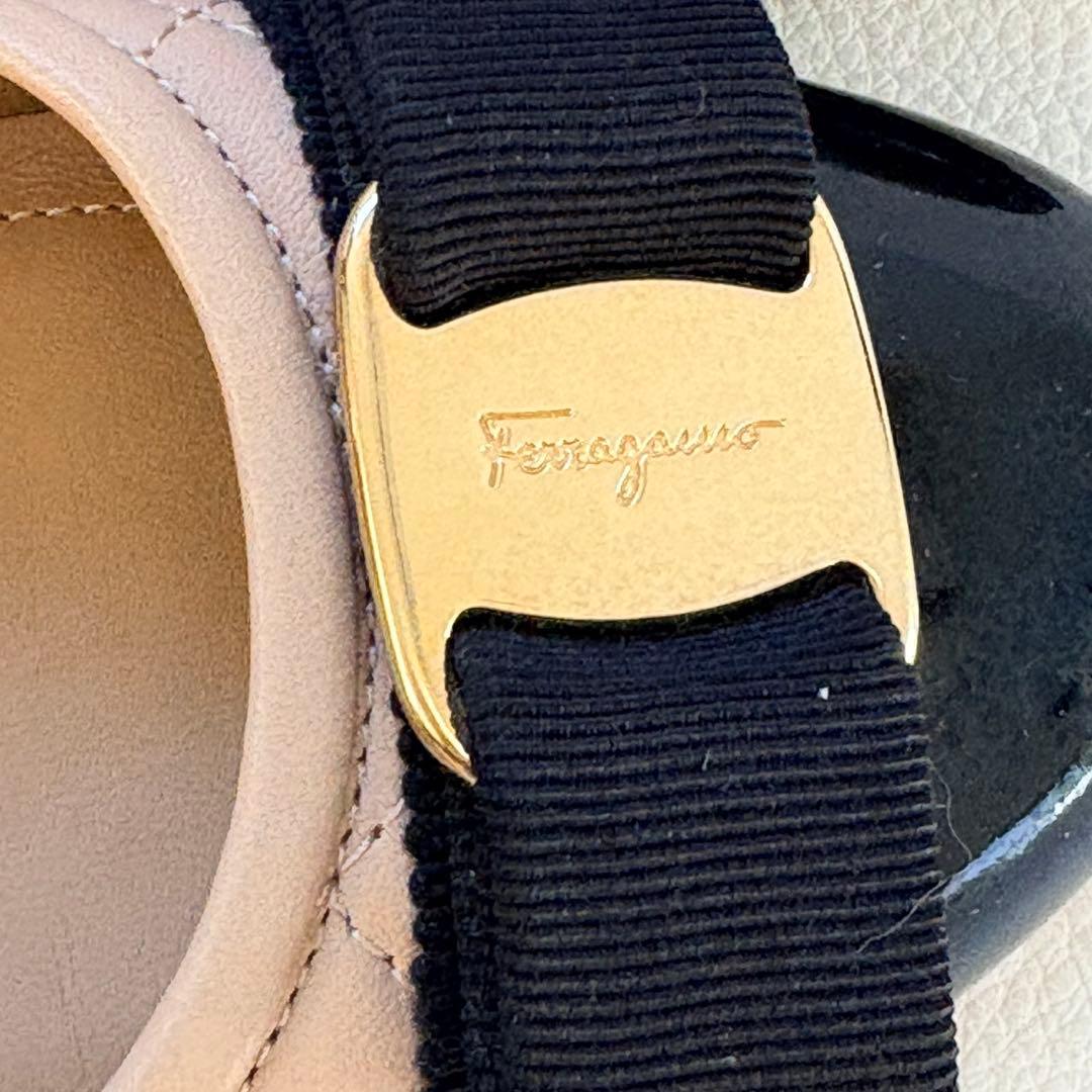 ももサルヴァトーレフェラガモ ヴァリナ キルティングフラットシューズ