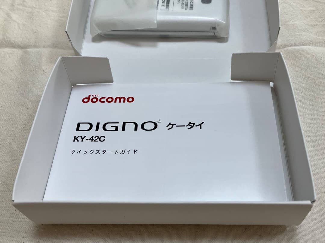 docomo DIGNO KY-42C ホワイト