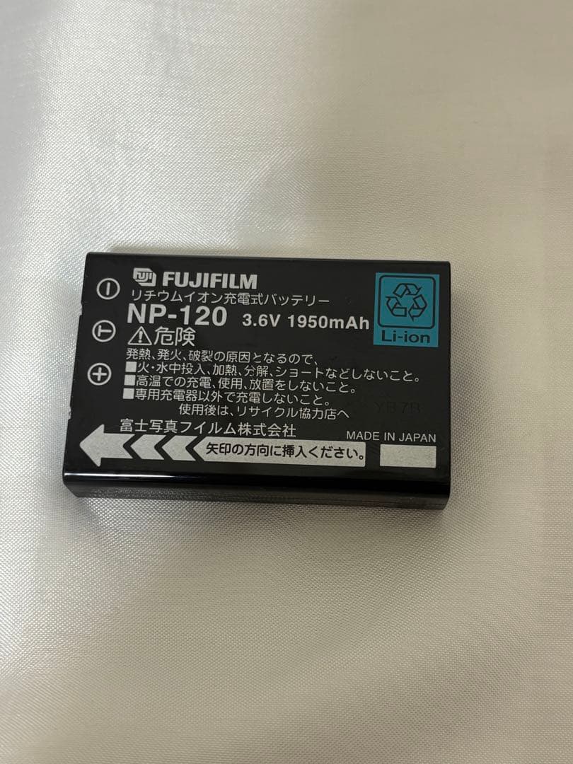 FUJIFILM FinePix F11 XDカード（512MB）付き！