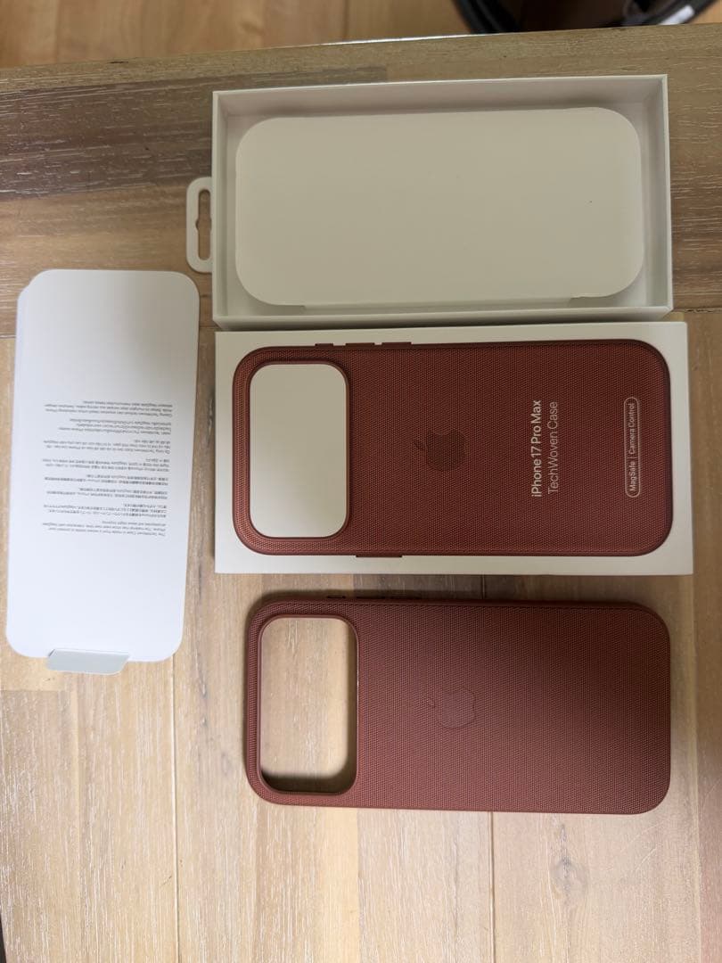 iPhone 17 Pro用のテックウーブンケース シエナ