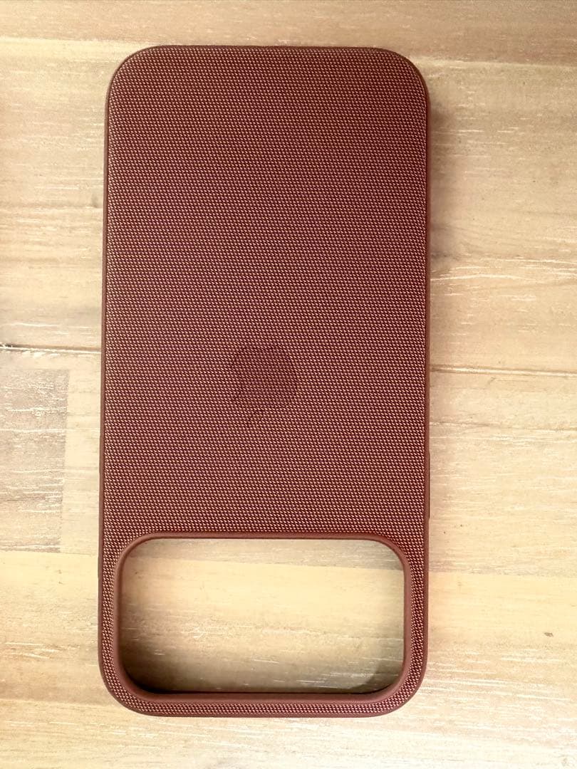 iPhone 17 Pro用のテックウーブンケース シエナ