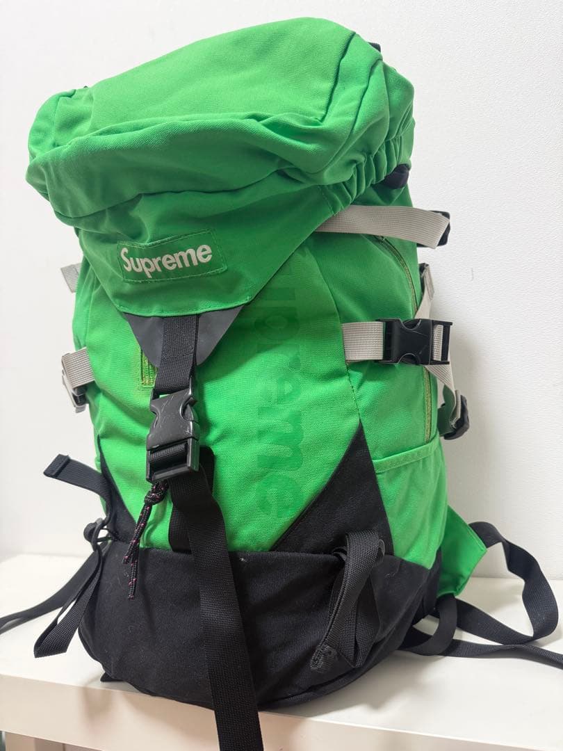 シュプリーム　バックパック　リュック　supreme 緑　グリーン　green