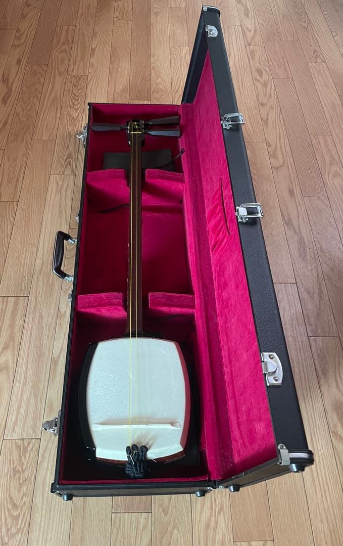 津軽三味線 紅木 全長101cm 棹3.3 撥・ケースなど付属品付　たのメル便