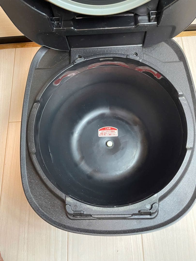 (TIGER)タイガー圧力IH炊飯ジャー　JPC-KS18 ブラック一升炊き