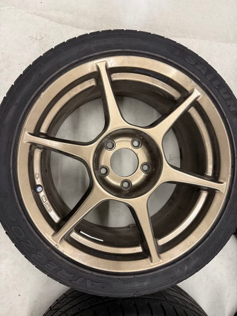 P1レーシング　17インチ　114.3 4本　ブロンズ