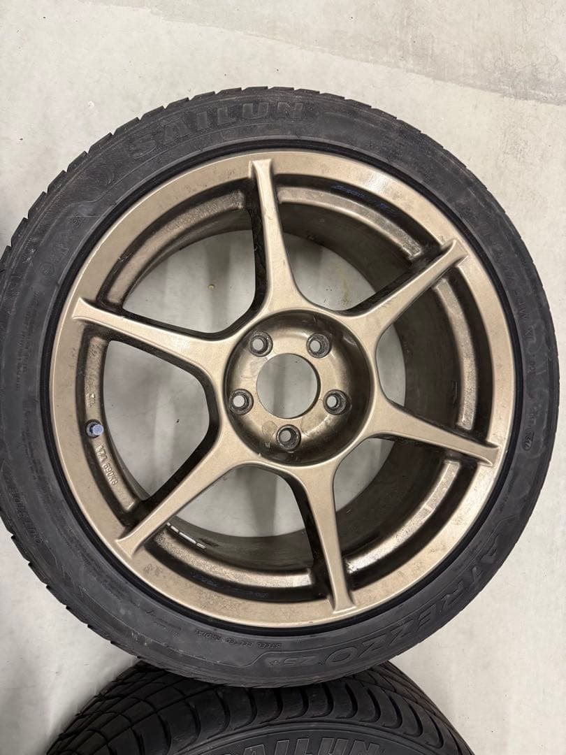 P1レーシング　17インチ　114.3 4本　ブロンズ