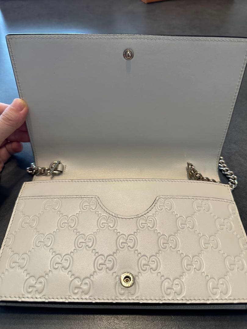 GUCCI ホワイトレザー チェーンウォレット