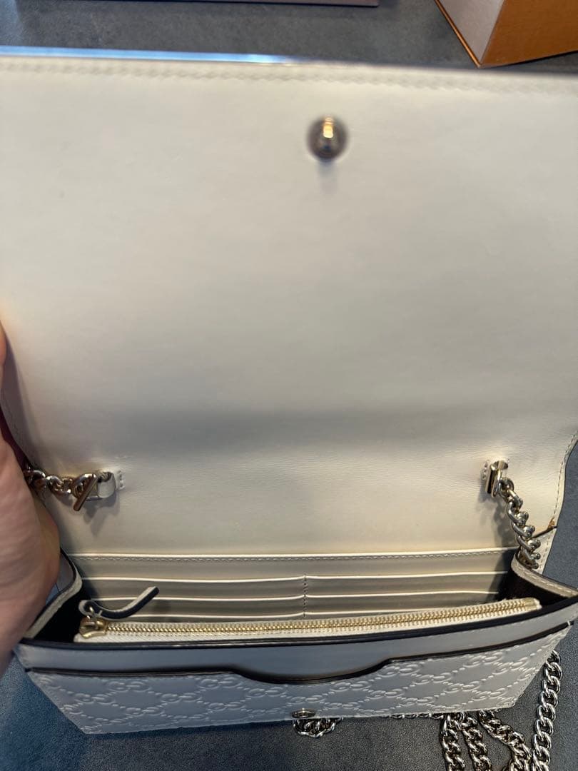 GUCCI ホワイトレザー チェーンウォレット