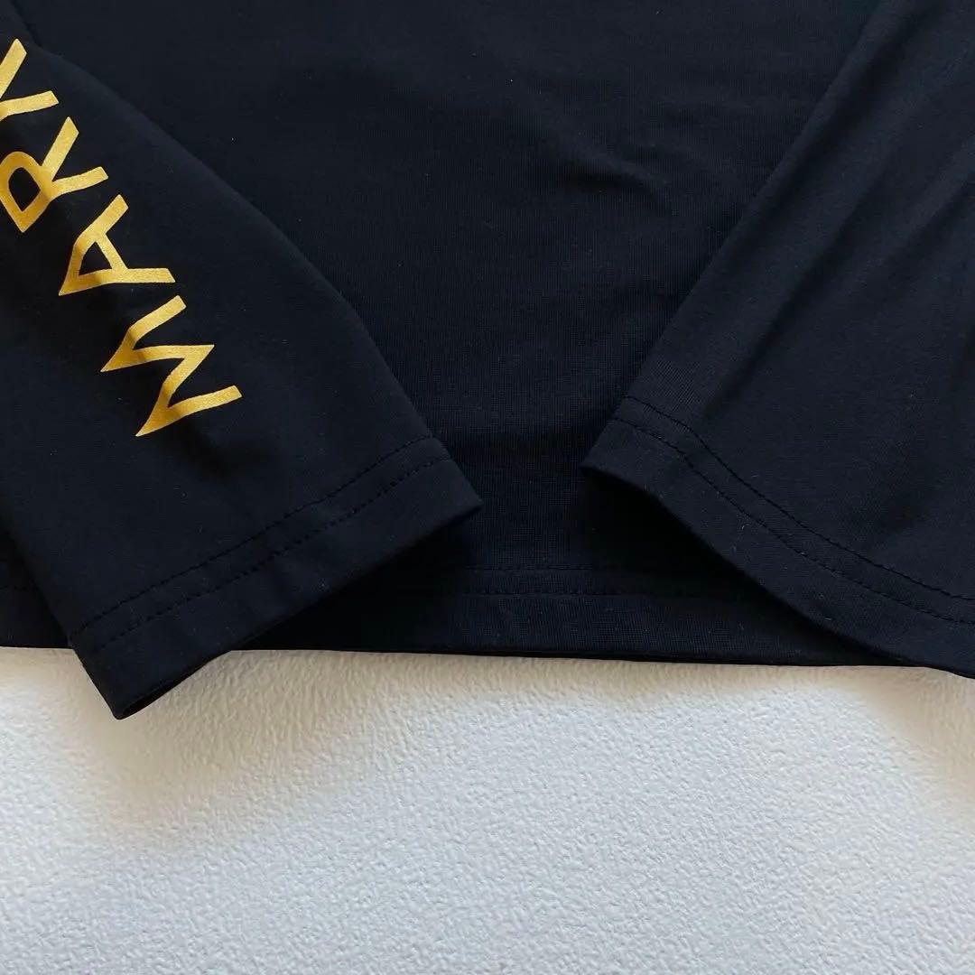 マークアンドロナ 裏起毛 モックネック ハイネック ロゴ ゴールド 冬Tシャツ