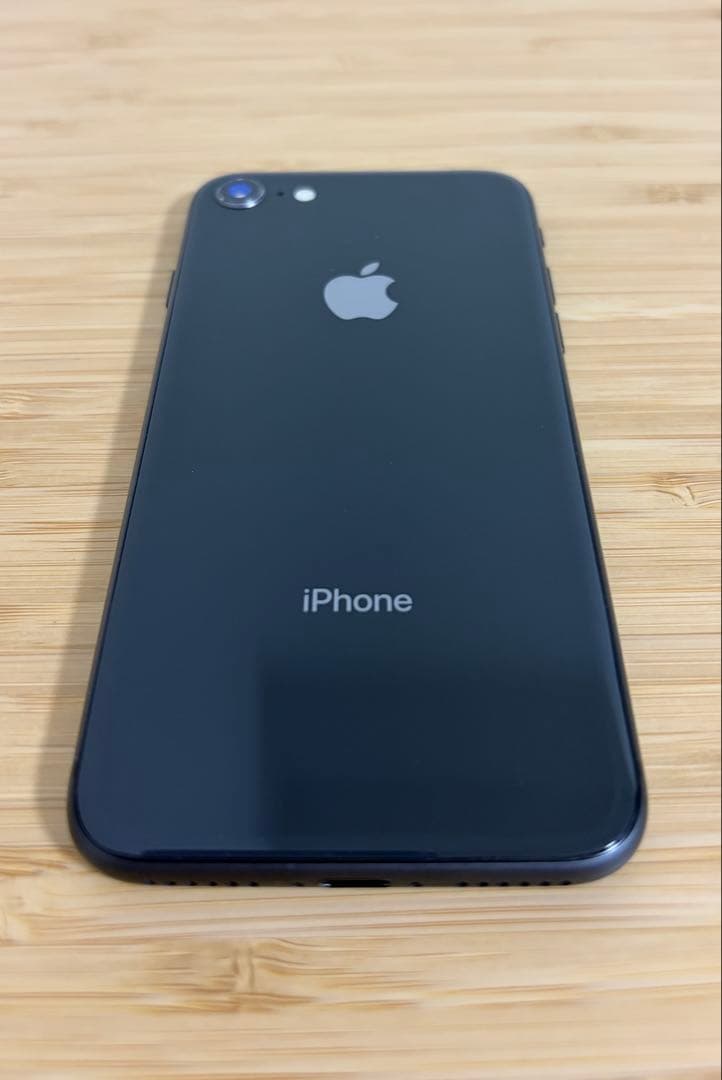 Apple iPhone 8 ブラック 本体　64GB