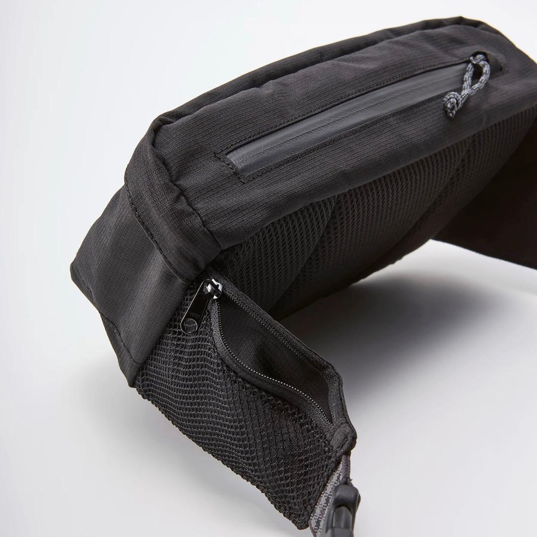 〈familiar × NEWERA〉ボディバッグ　ファミリア × ニューエラ